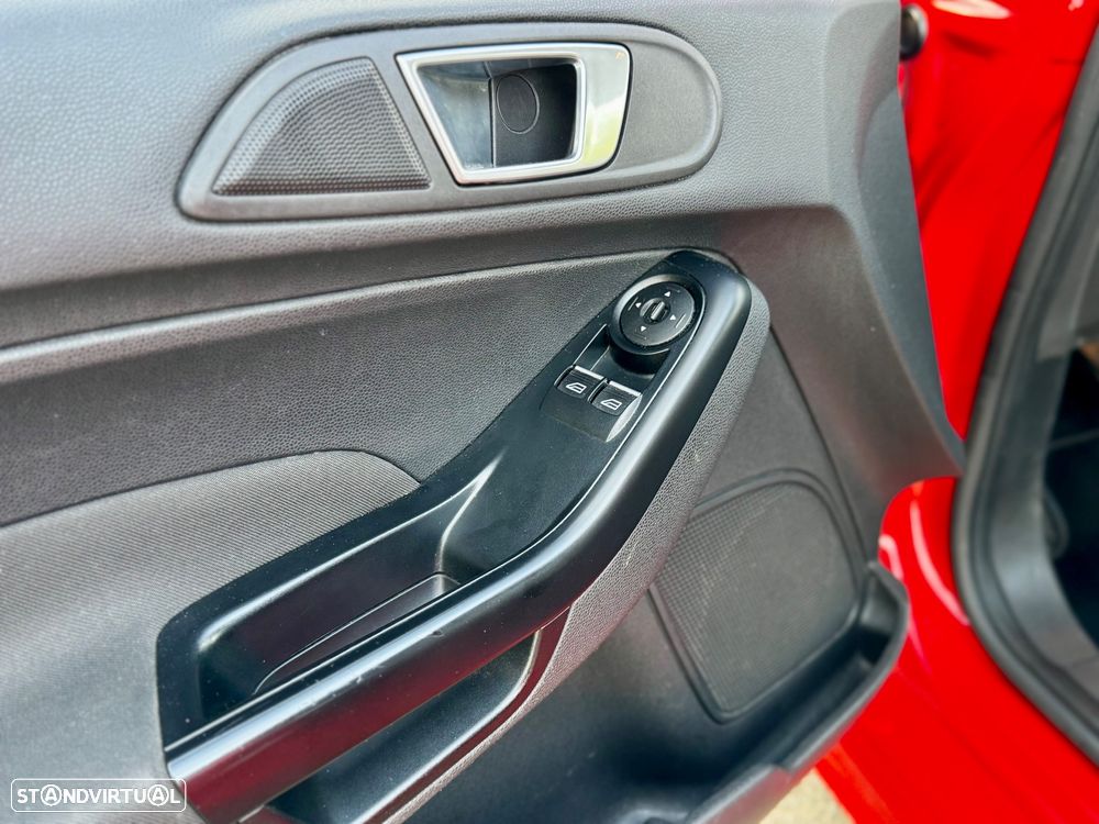 Ford Fiesta 1.6 EcoBoost ST - 18