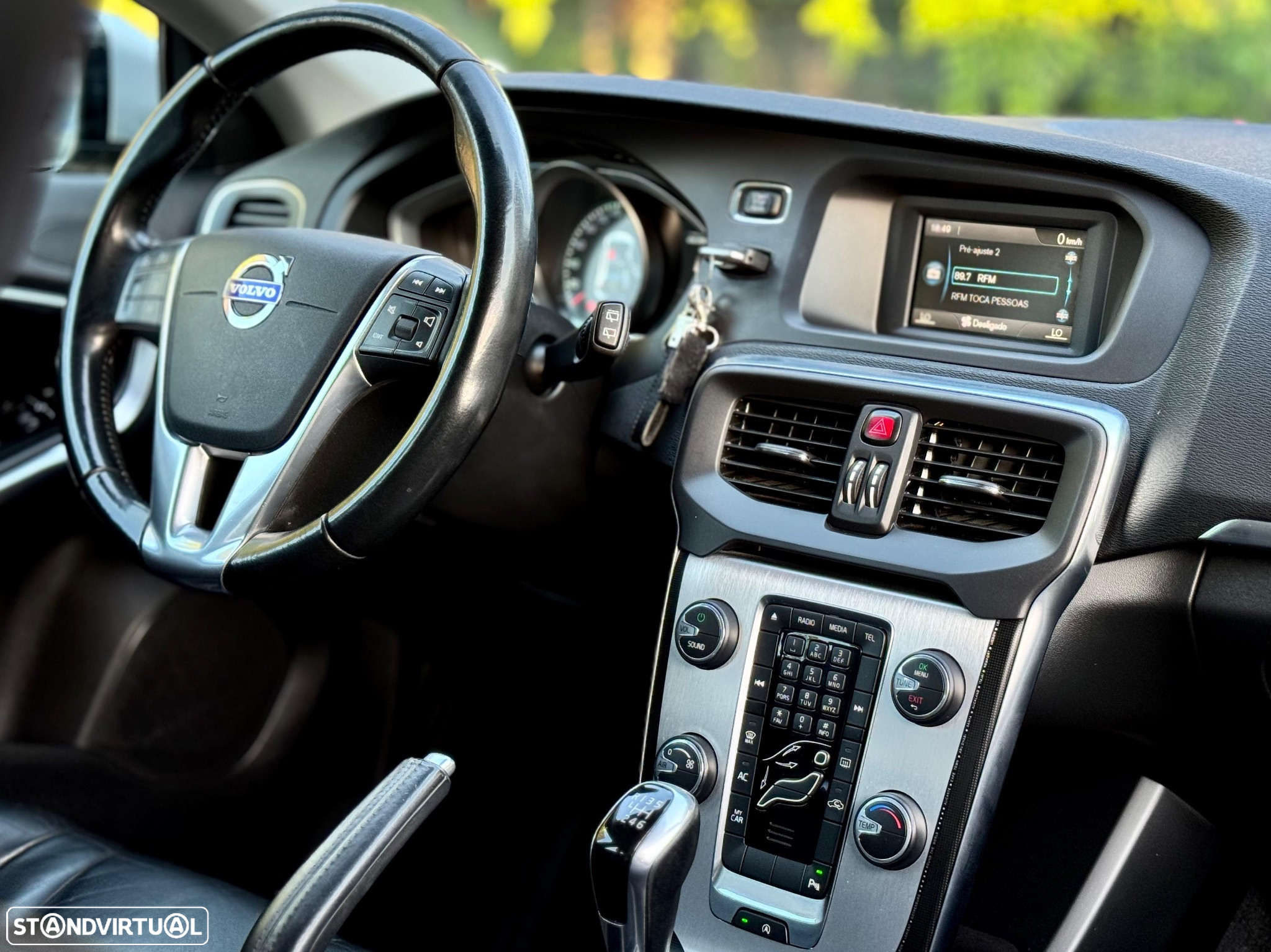 Volvo V40 1.6 D2 R-Design Momentum - 3
