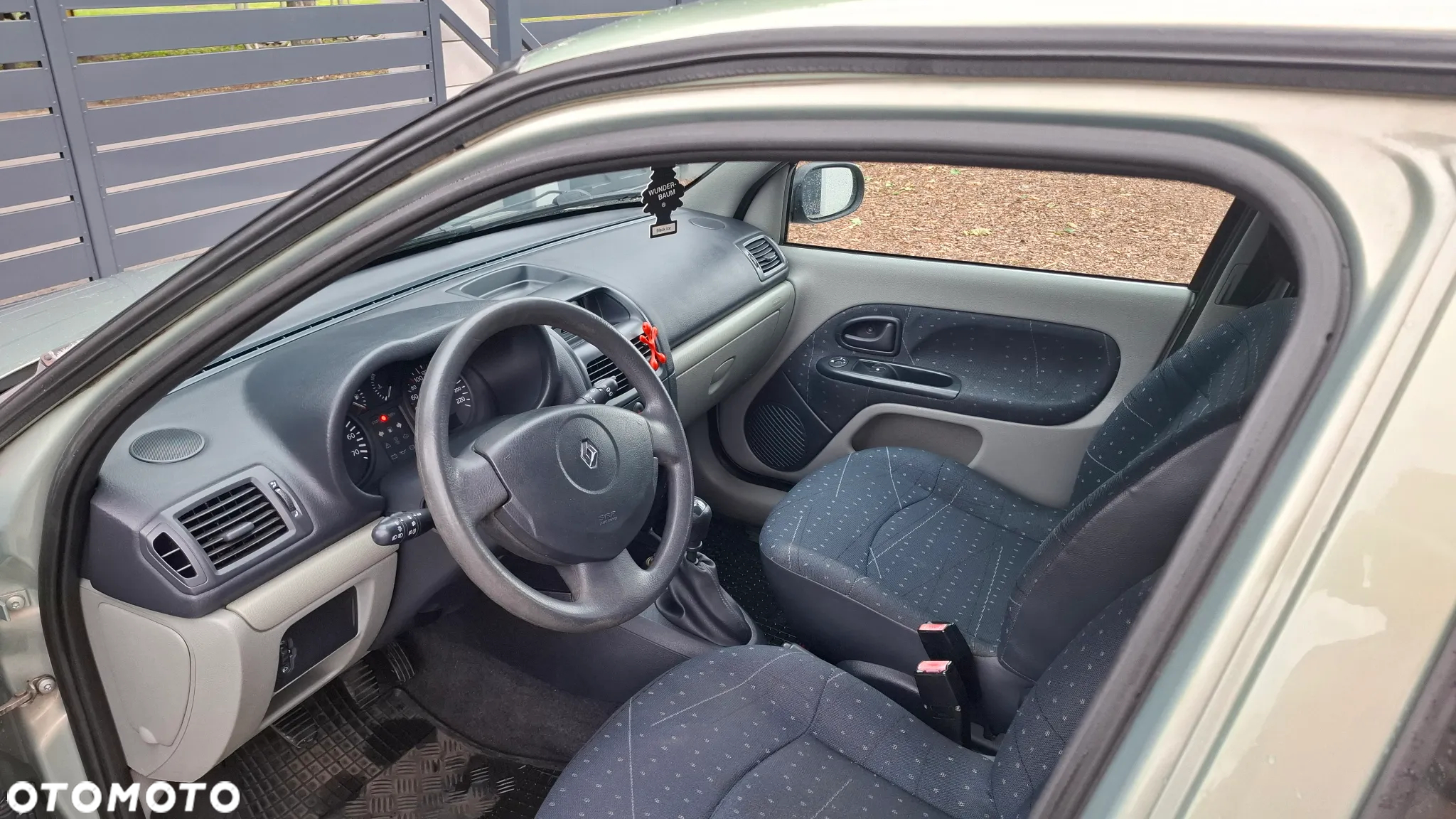 Renault Clio 1.2 16V 75 Dynamique - 11