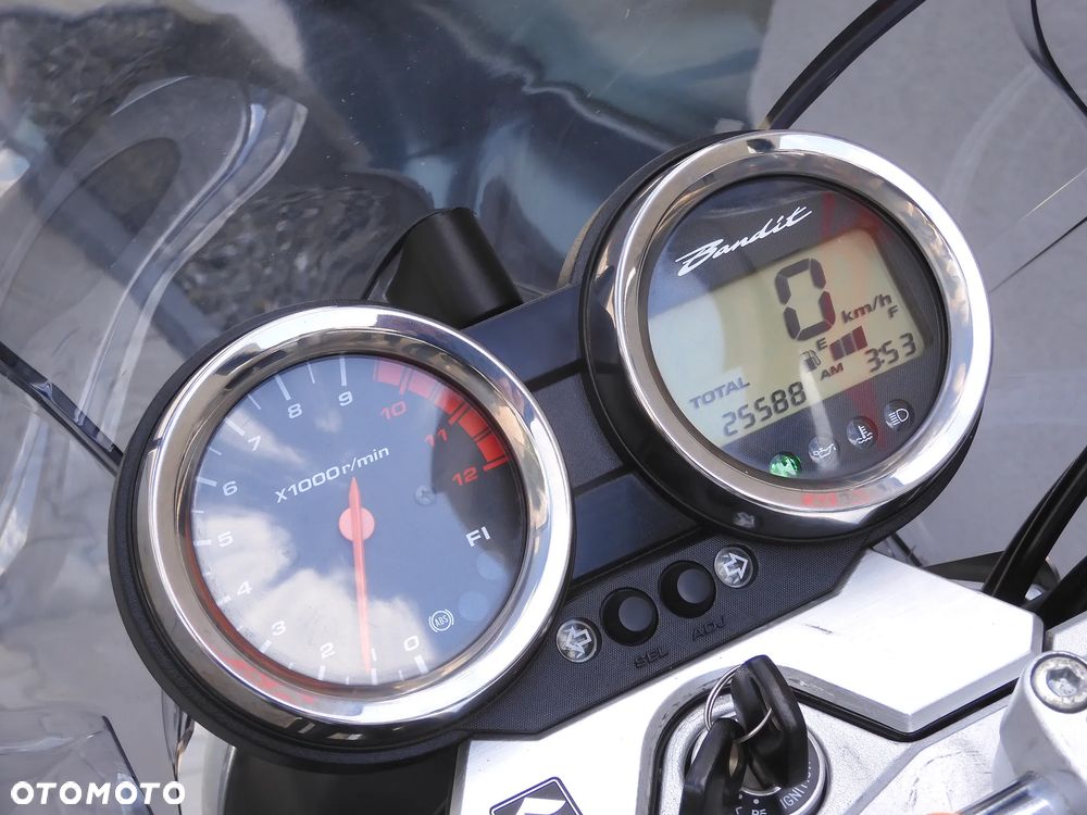 Suzuki Bandit - 25