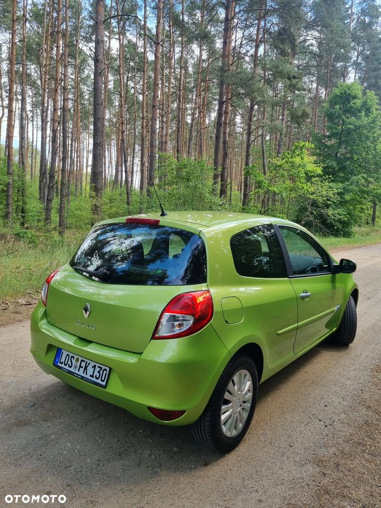 Renault Clio 1.2 16V Emotion - 31