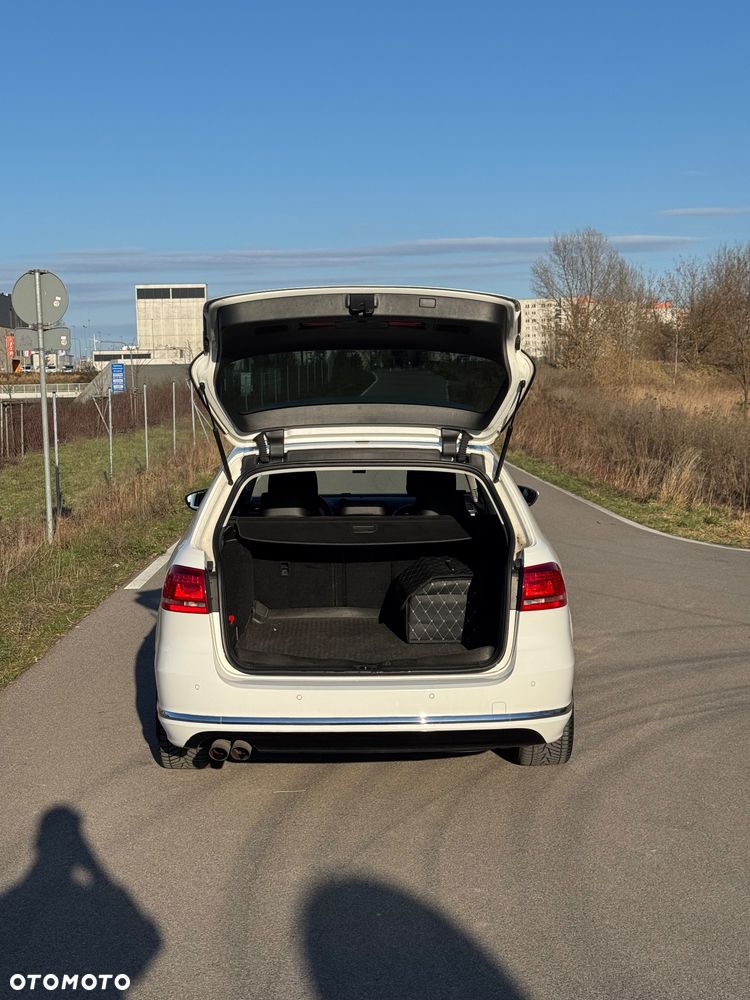 Volkswagen Passat 2.0 TDI Highline R-Style DSG - 12