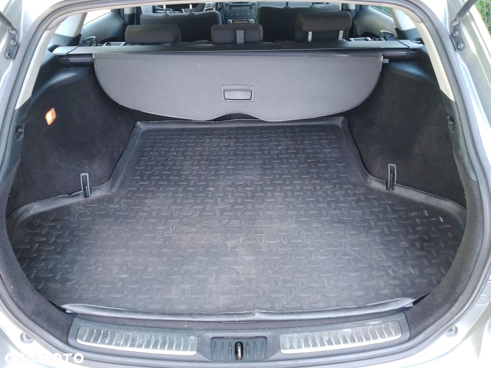 Toyota Avensis - 11