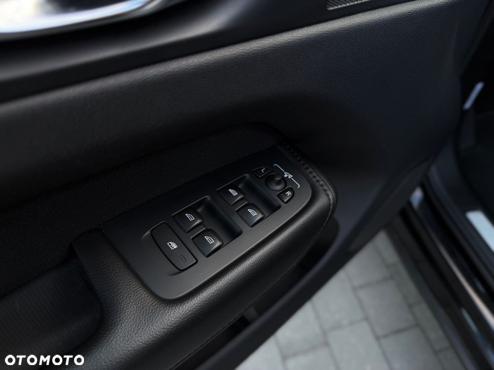 Volvo XC 60 B4 D AWD Momentum Pro - 28