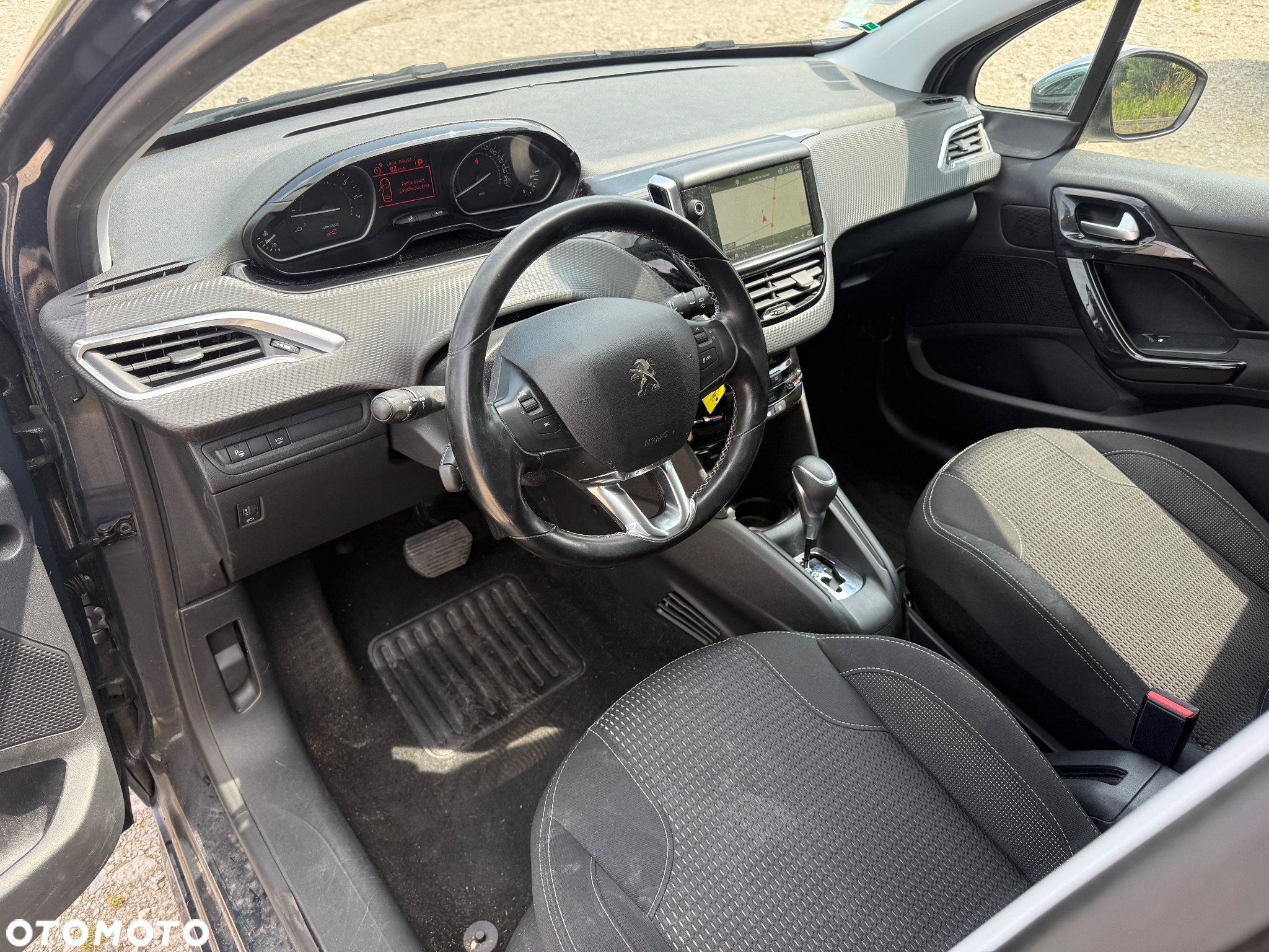 Peugeot 208 1.2 PureTech Allure S&S EAT6 - 9