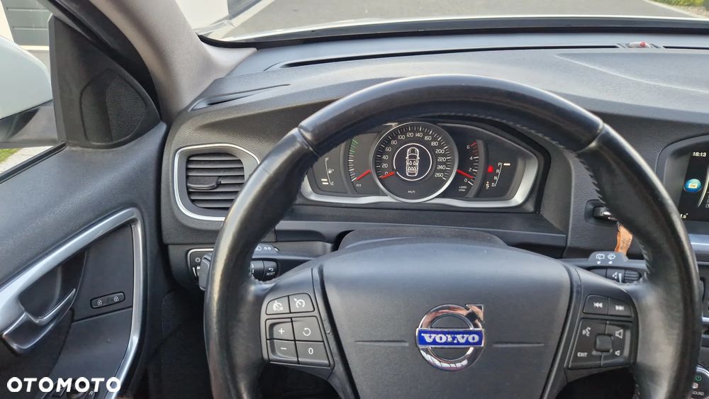 Volvo V60 D2 Momentum - 11