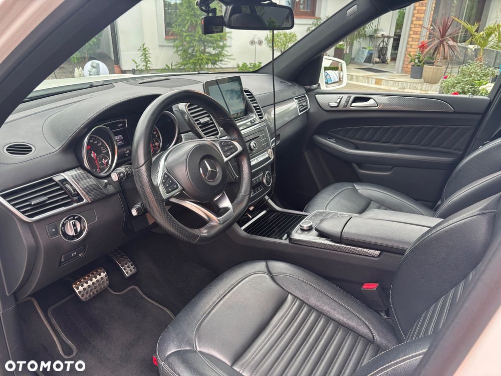 Mercedes-Benz GLS - 11