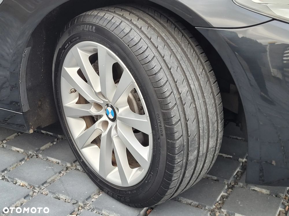 BMW Seria 5 525d - 27