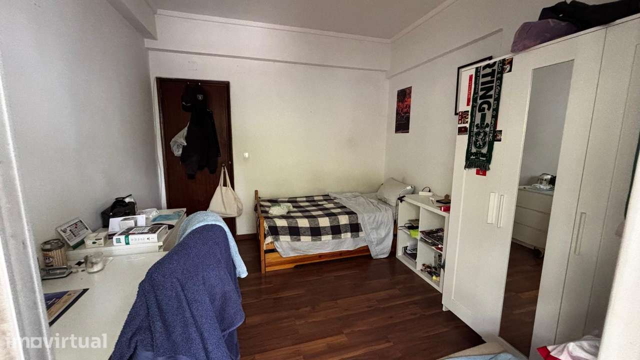 Arrenda-se quarto a estudante - Lumiar - Em frente ao metro - Grande imagem: 2/3