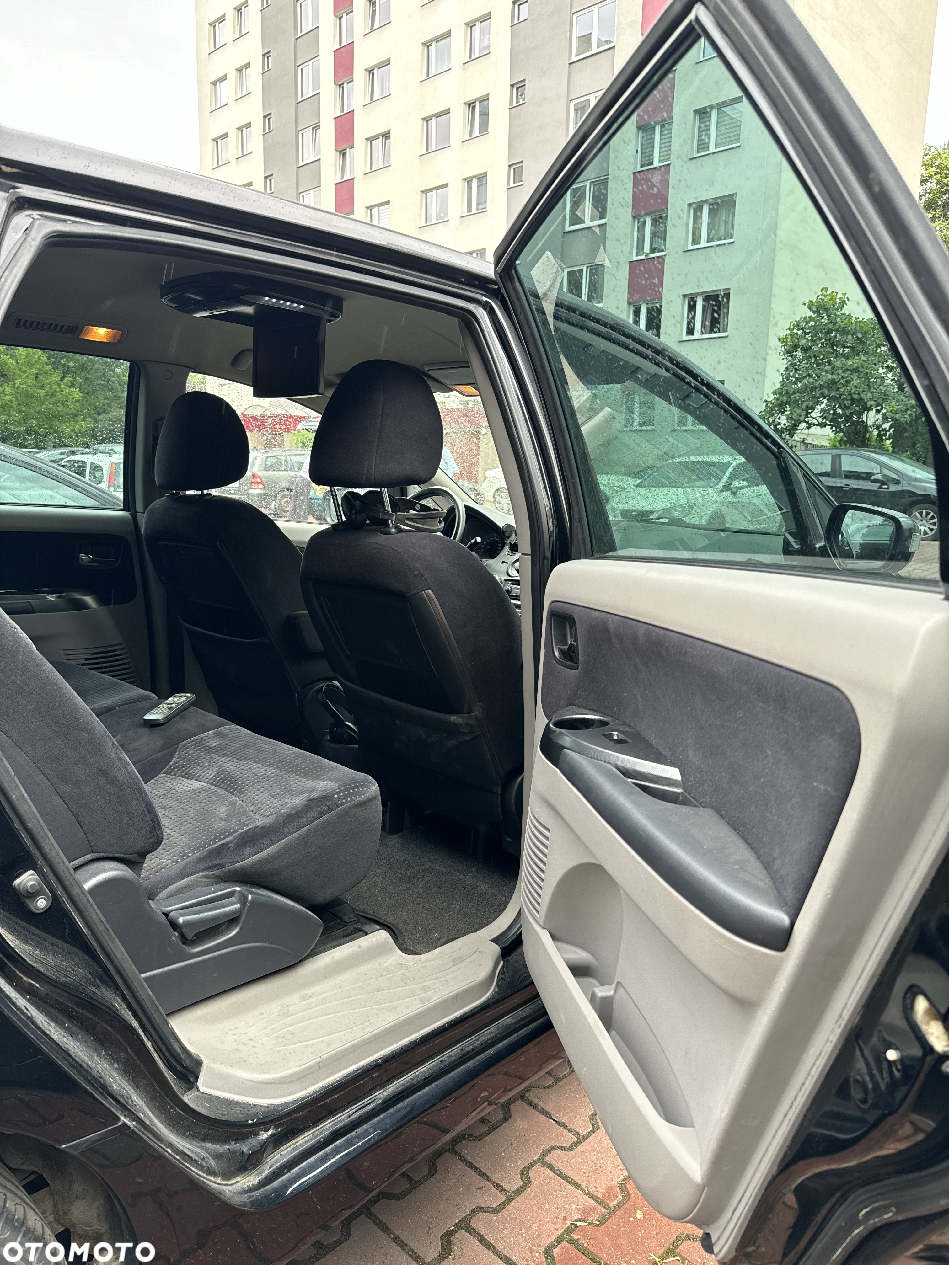 Mitsubishi Grandis - 13