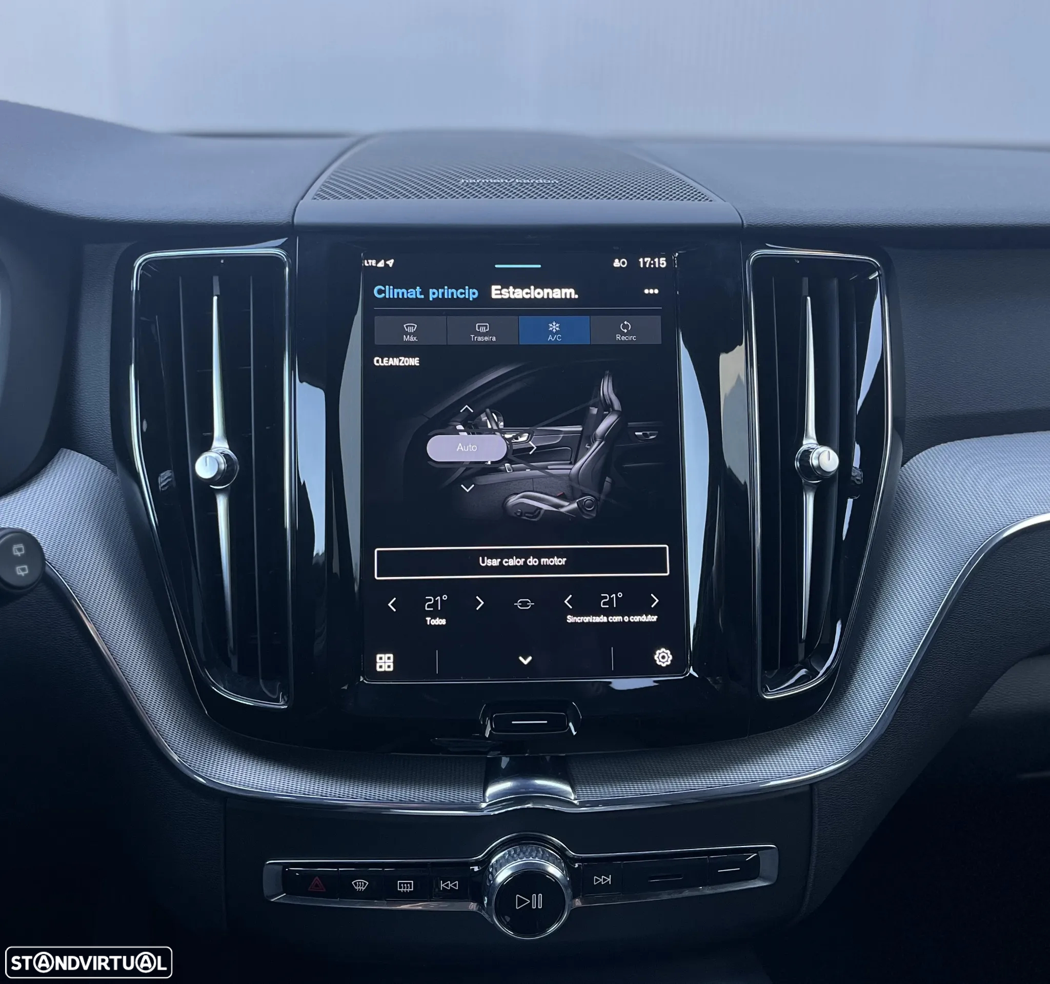 Volvo XC 60 2.0 B4 Plus Dark - 21