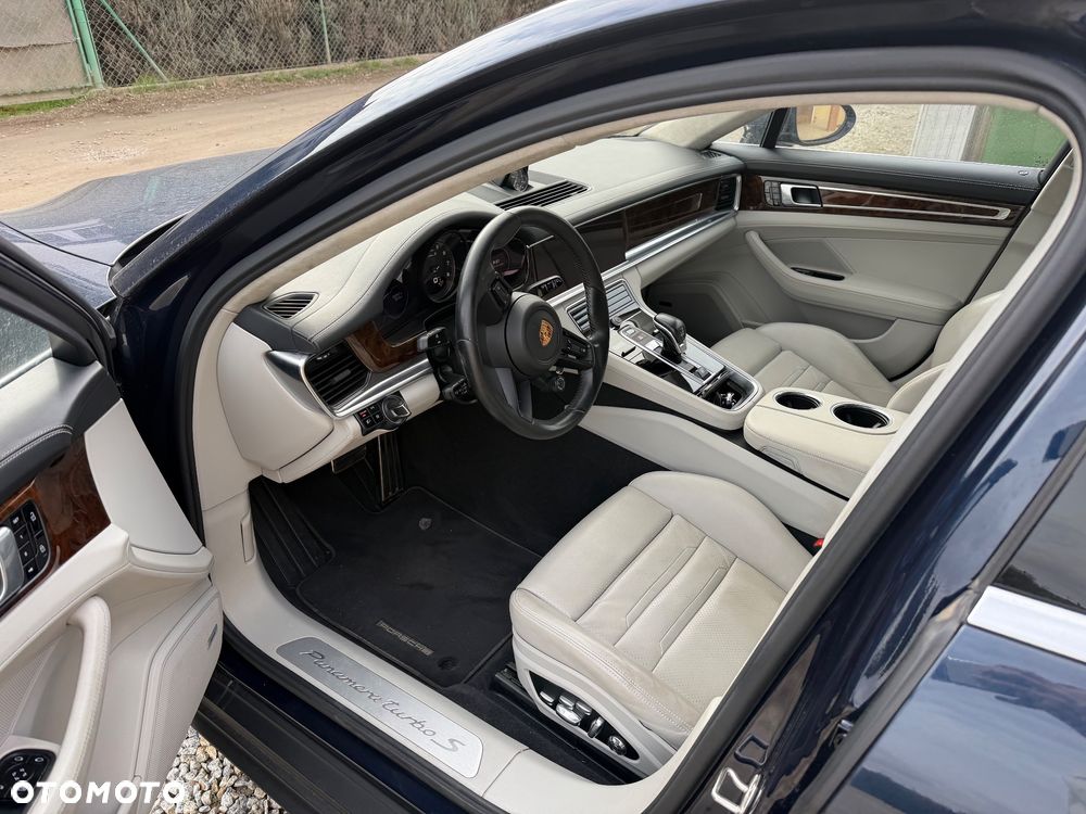 Porsche Panamera Turbo S - 11