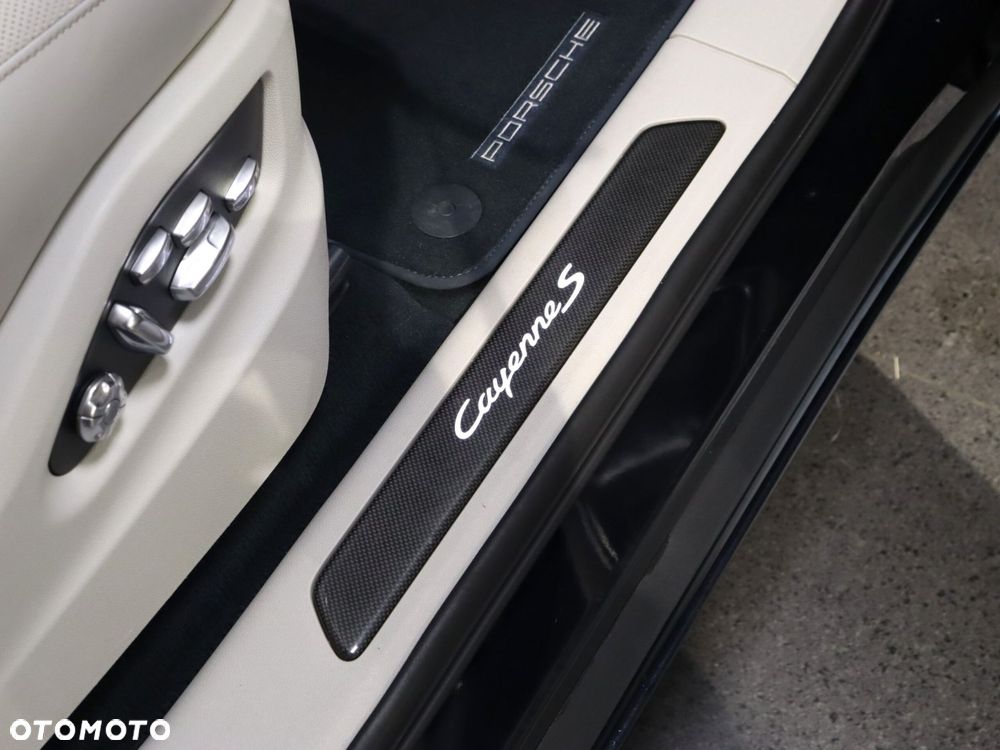 Porsche Cayenne S - 32