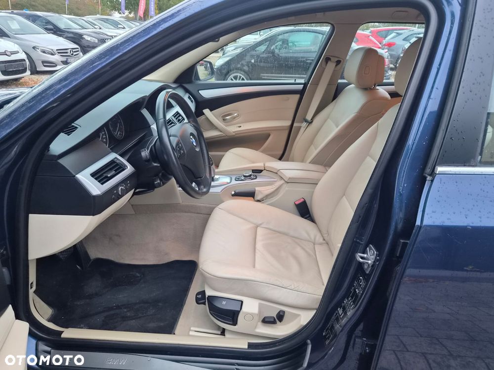 BMW Seria 5 520i - 28
