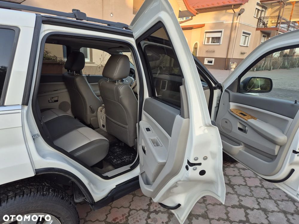Jeep Grand Cherokee - 12
