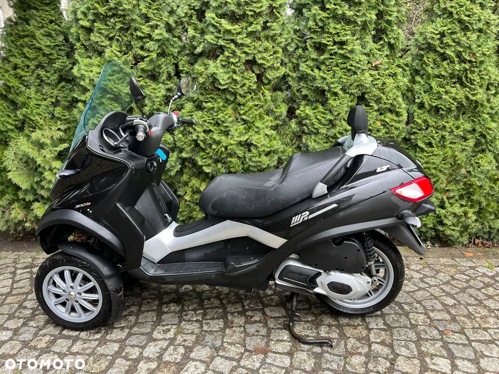 Piaggio MP-3 - 11