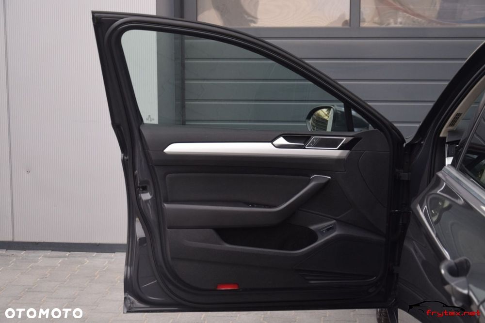 Volkswagen Passat - 16