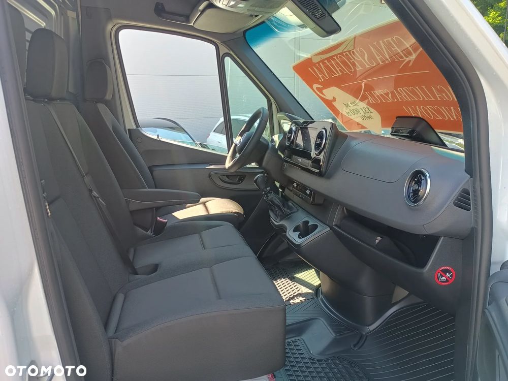 Mercedes-Benz Sprinter Furgon L2H2 150KM - wyprzedaż rocznika 2025 - 10