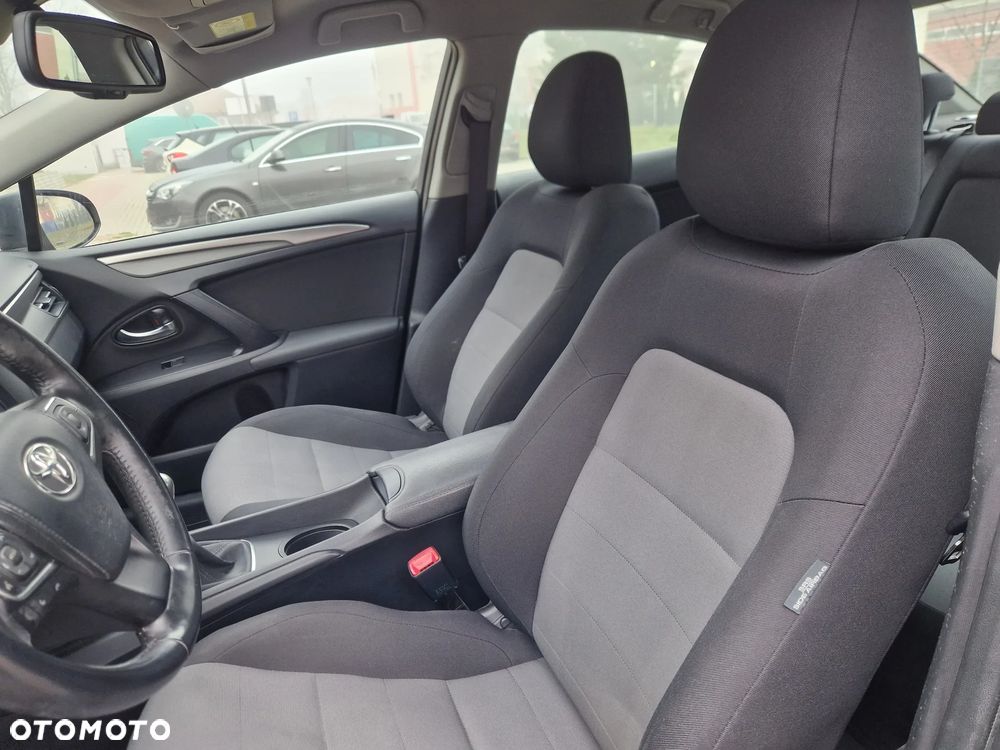 Toyota Avensis 1.6 Premium - 11