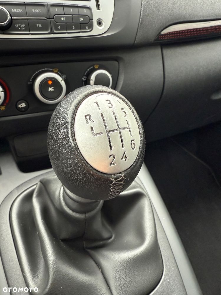 Renault Scenic 1.6 16V 110 Dynamique - 29