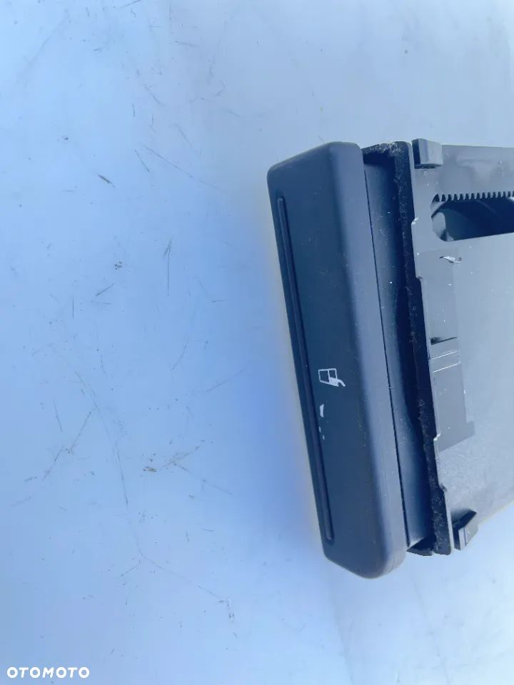 UCHWYT NA KUBKI AUDI A4 B6 - 2