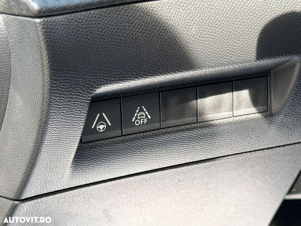 Peugeot 2008 1.2L PureTech 130 S&S EAT8 GT - 13