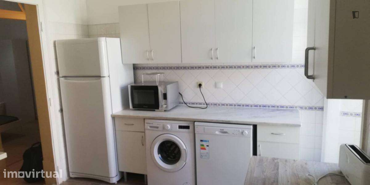 Quarto - localizado em Anjos Lisbon - Grande imagem: 4/29