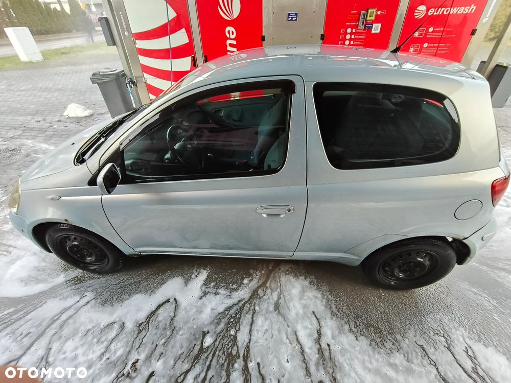 Toyota Yaris 1.0 Base - 8