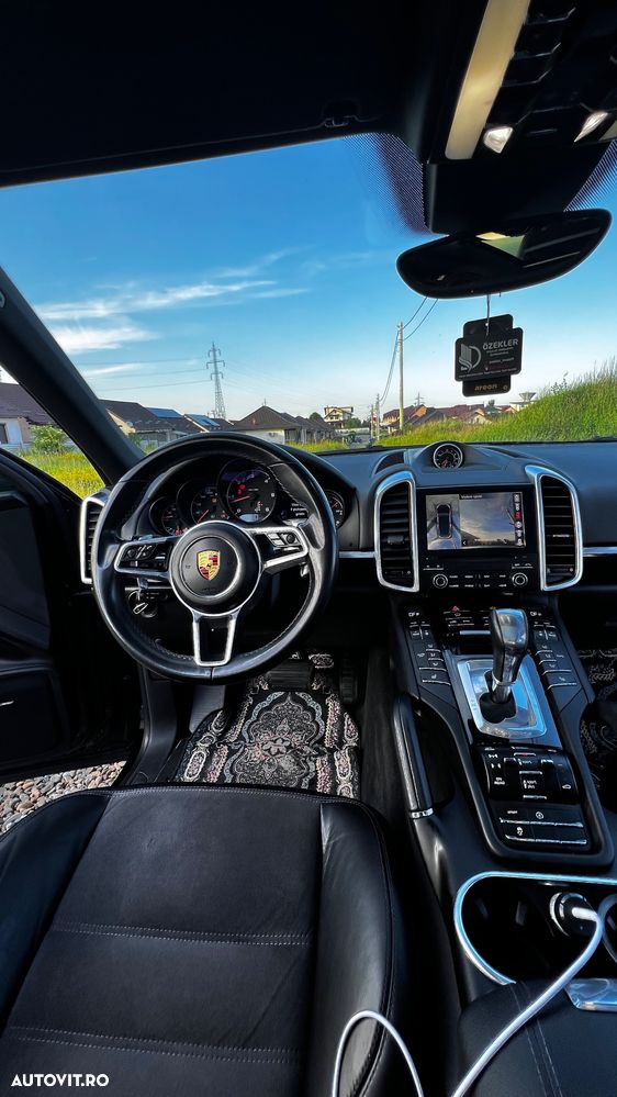 Porsche Cayenne - 9