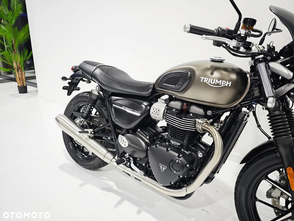 Triumph Bonneville - 6