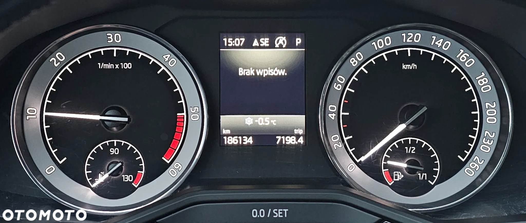 Skoda Superb Combi 2.0 TDI DSG Premium Edition - 27