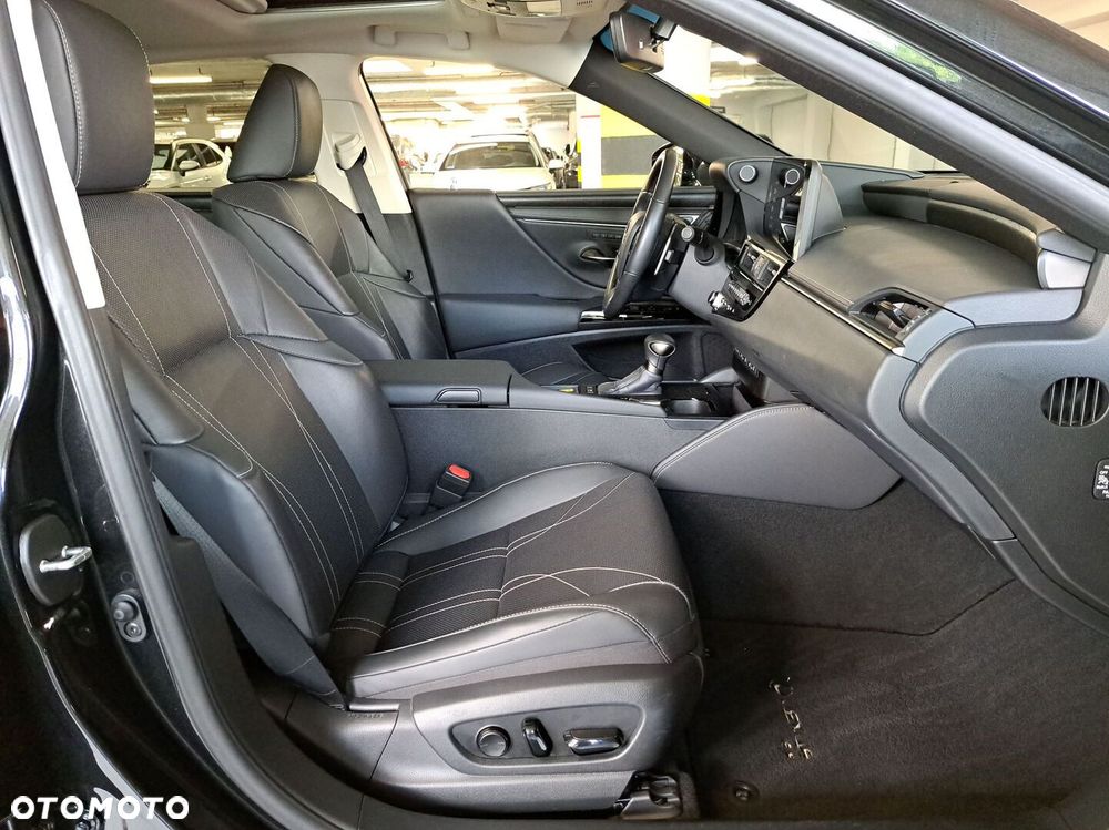 Lexus ES 300h Prestige - 17
