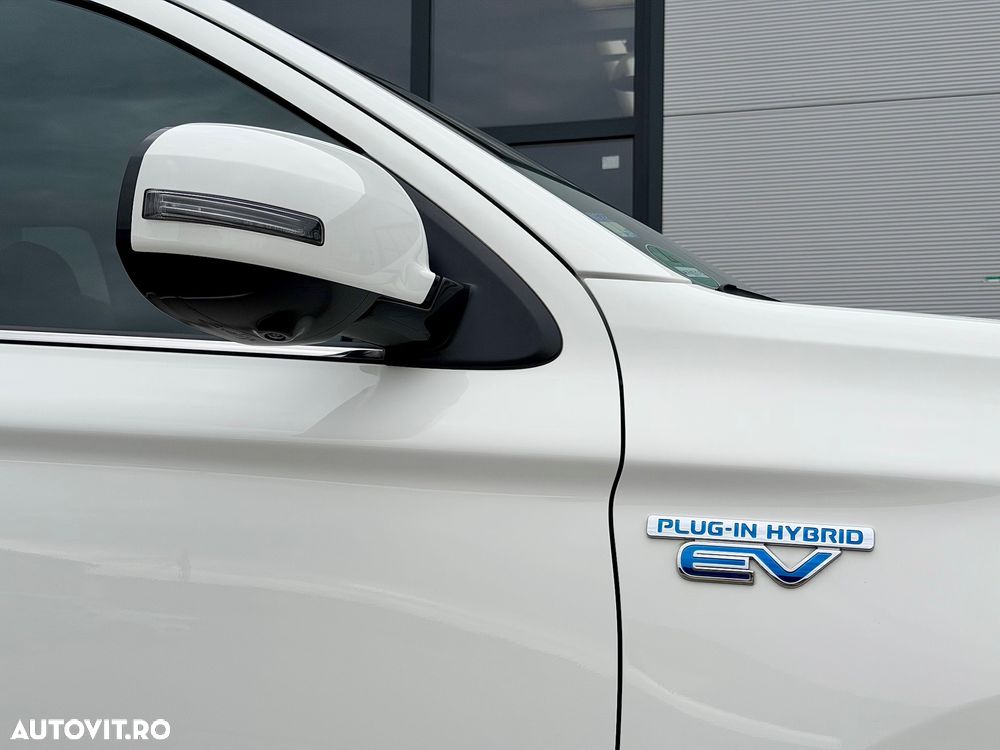 Mitsubishi Outlander - 40