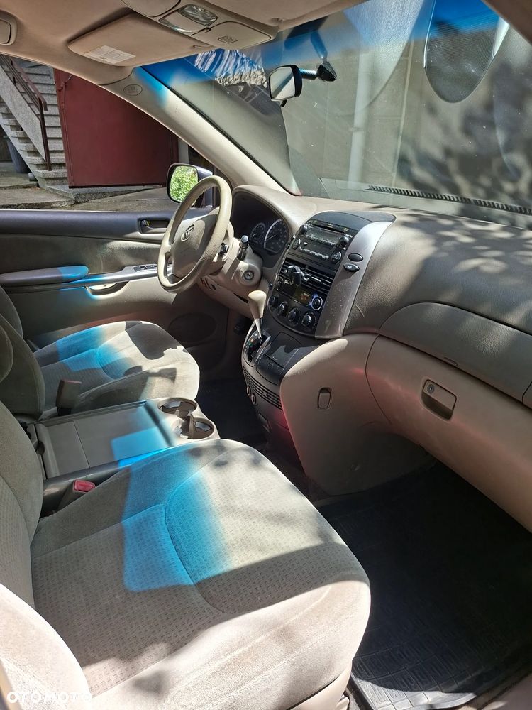 Toyota Sienna - 9