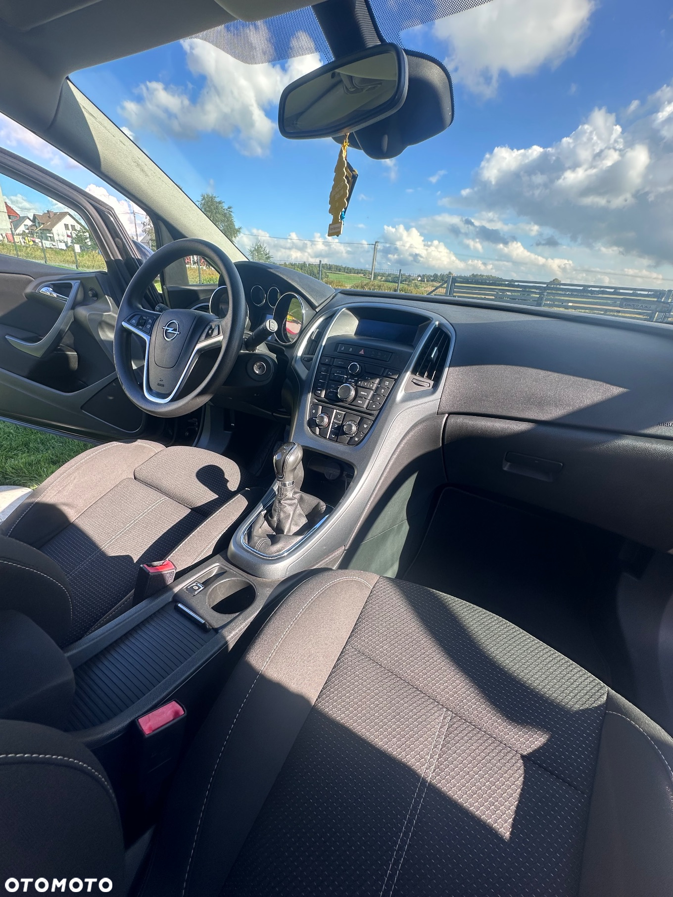 Opel Astra IV GTC 1.4 T Sport S&S - 12