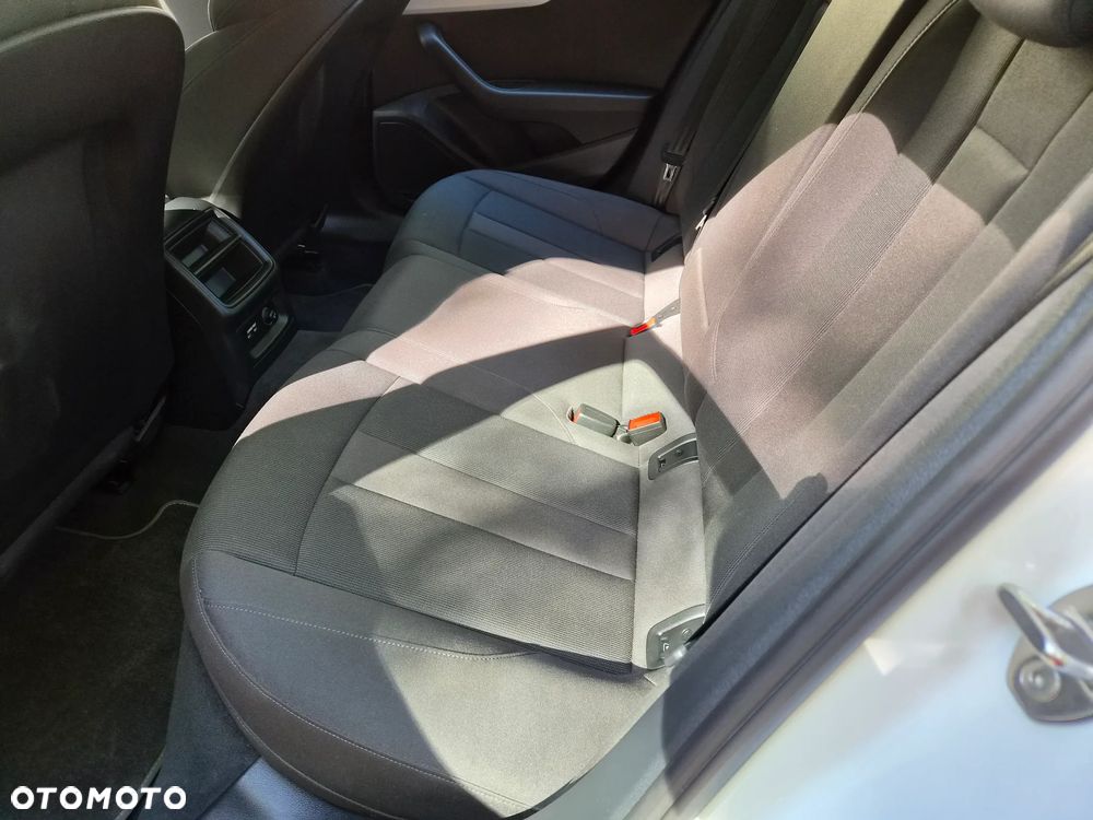 Audi A4 Limousine 35 TDI mHEV Advanced S tronic - 37
