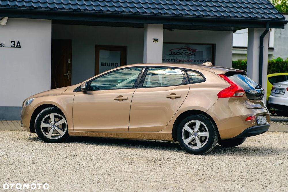 Volvo V40 D2 - 10