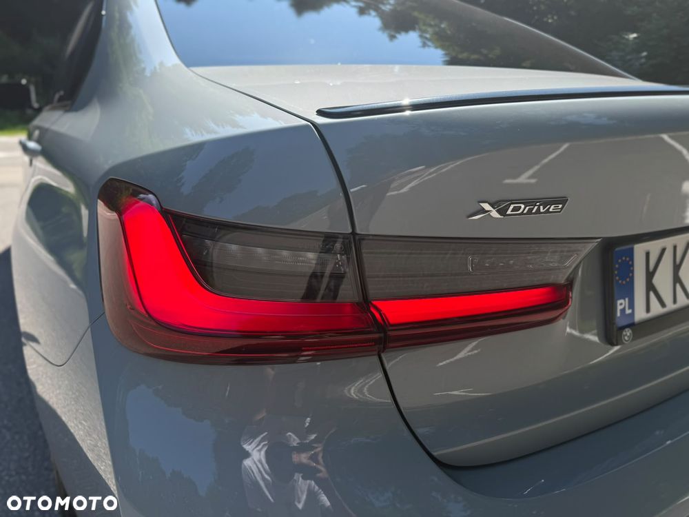 BMW Seria 3 330i xDrive M Sport - 11
