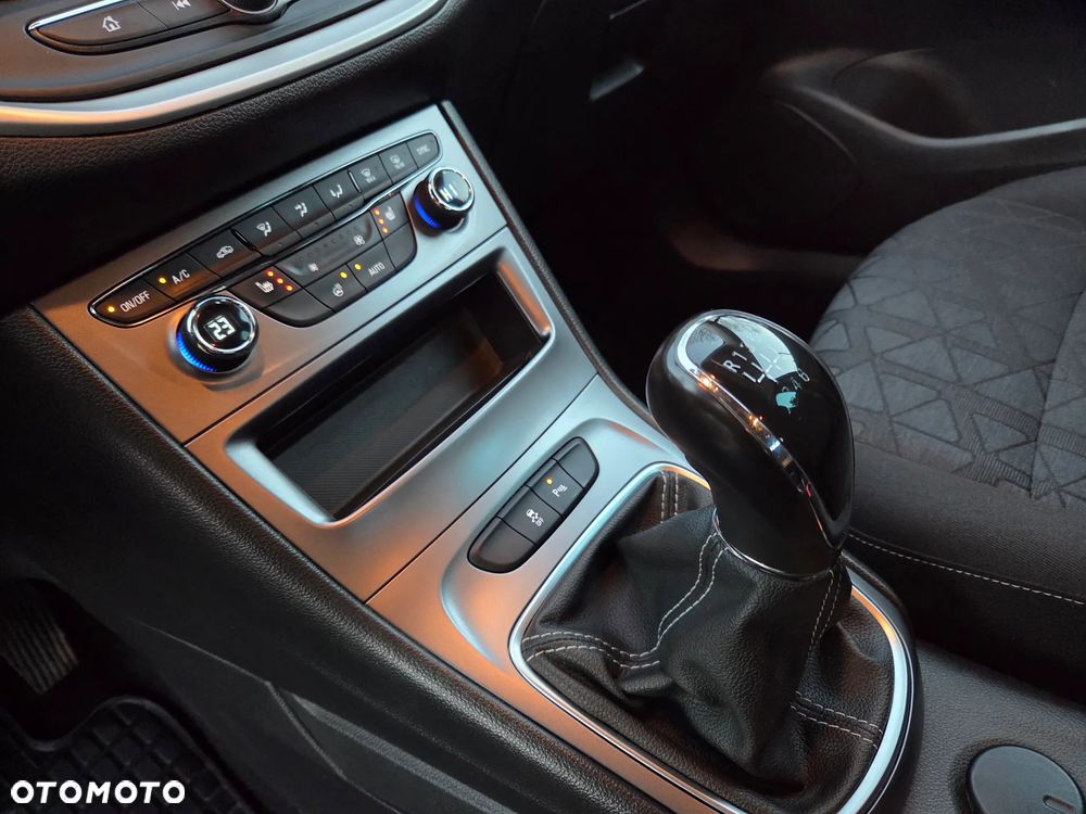 Opel Astra 1.4 Turbo 120 Jahre - 33