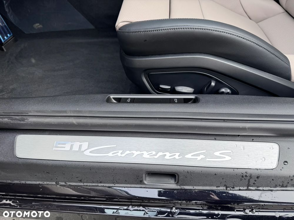 Porsche 911 Carrera 4S - 11