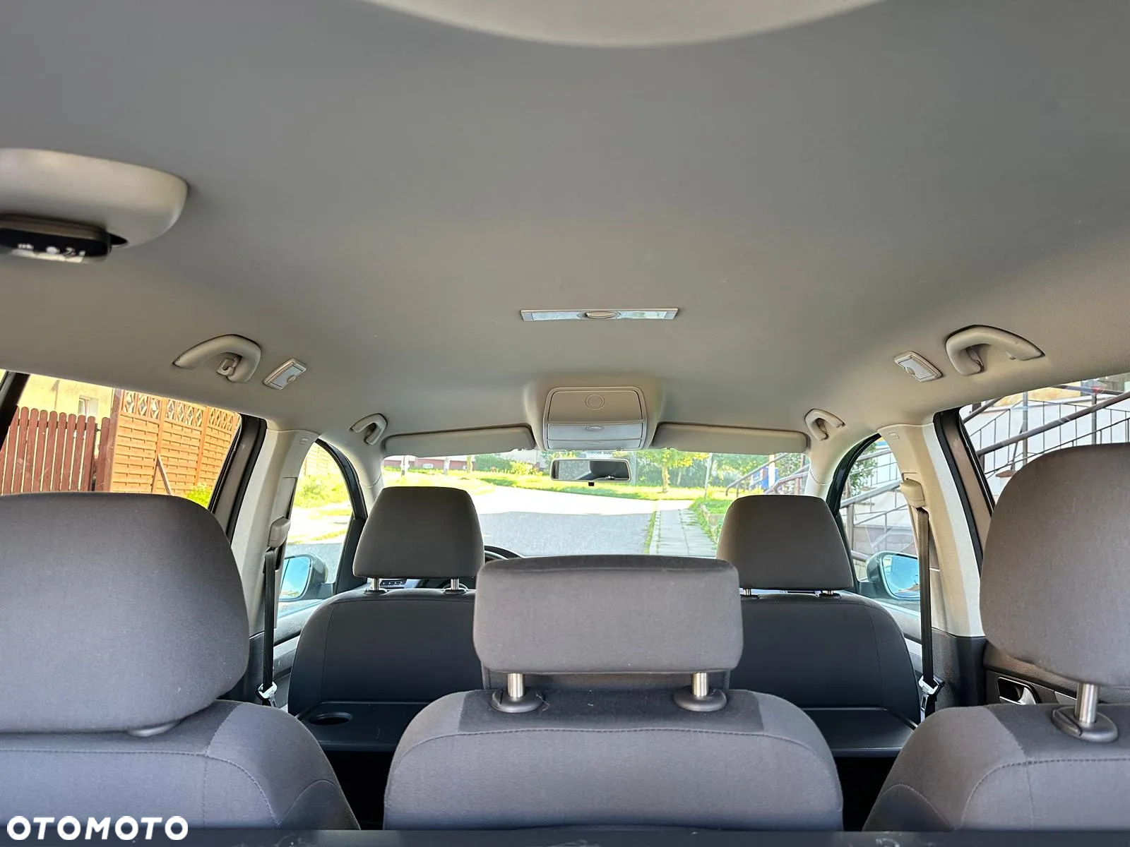 Volkswagen Touran - 23