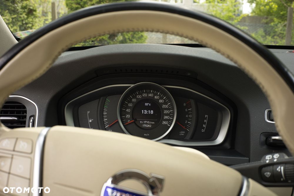 Volvo V60 Cross Country - 6
