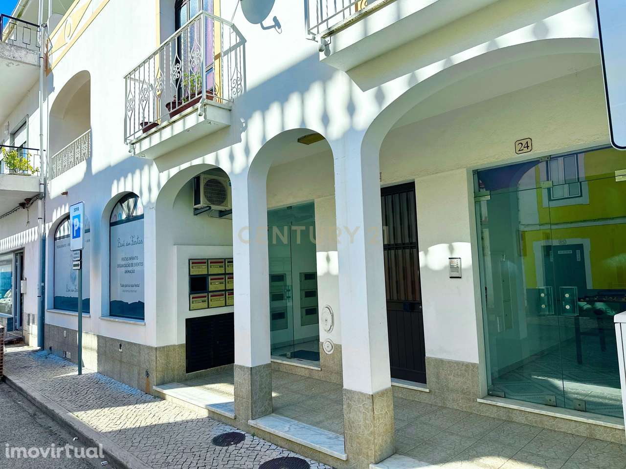 Espaço Comercial com 5 Lojas em São Bartolomeu de Messines - Grande imagem: 2/11