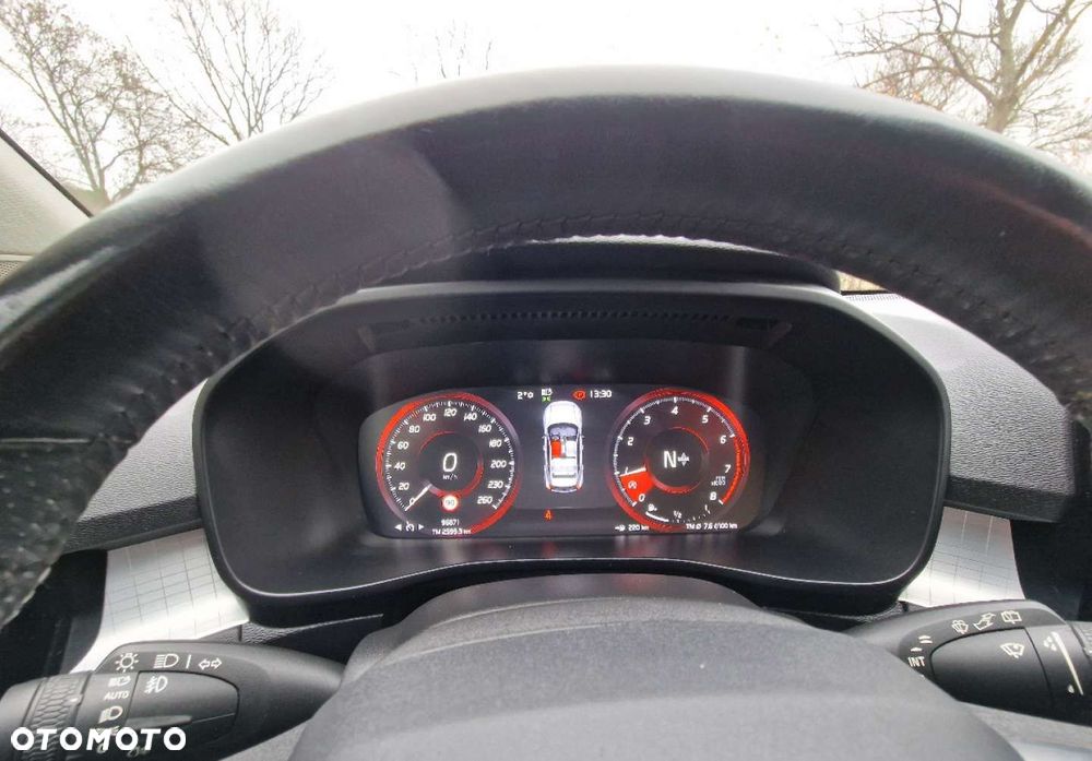 Volvo XC 40 T3 Momentum - 25