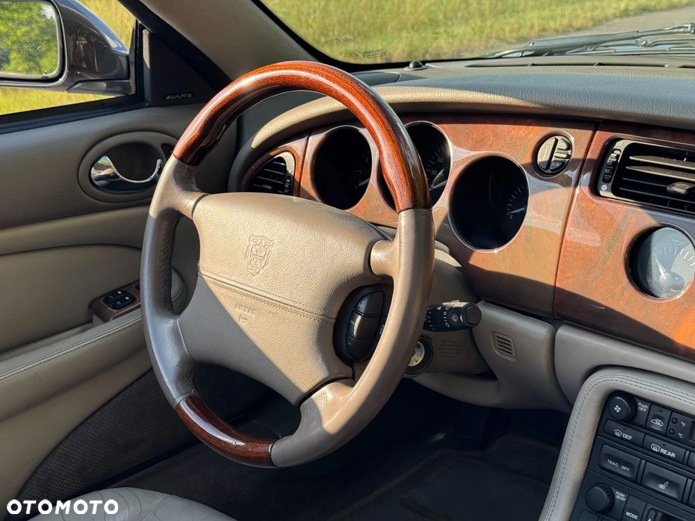 Jaguar XK8 - 31