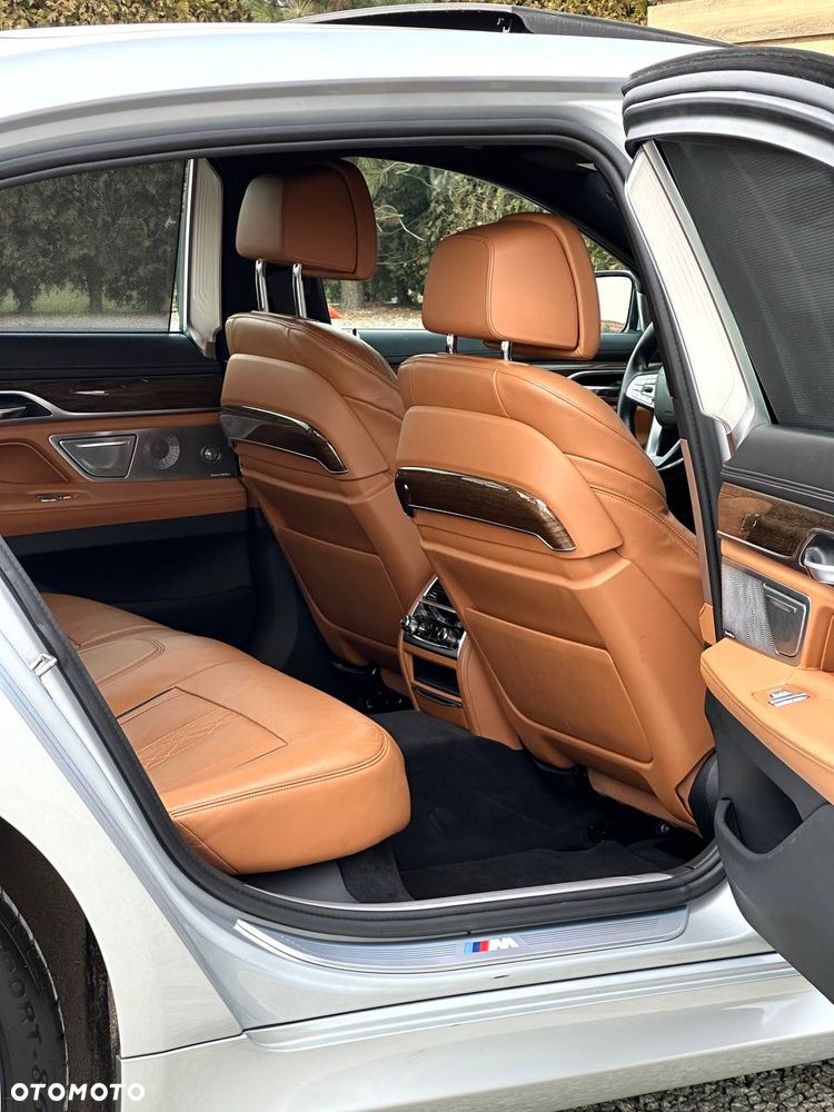 BMW Seria 7 750Li xDrive - 10