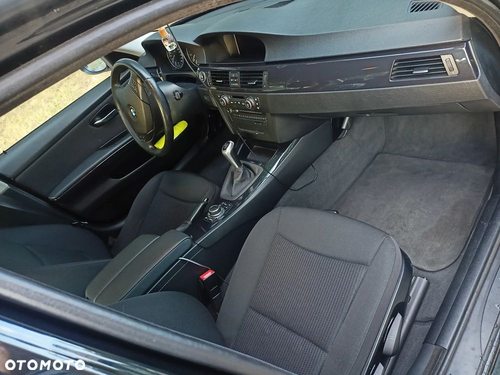 BMW Seria 3 320i - 14