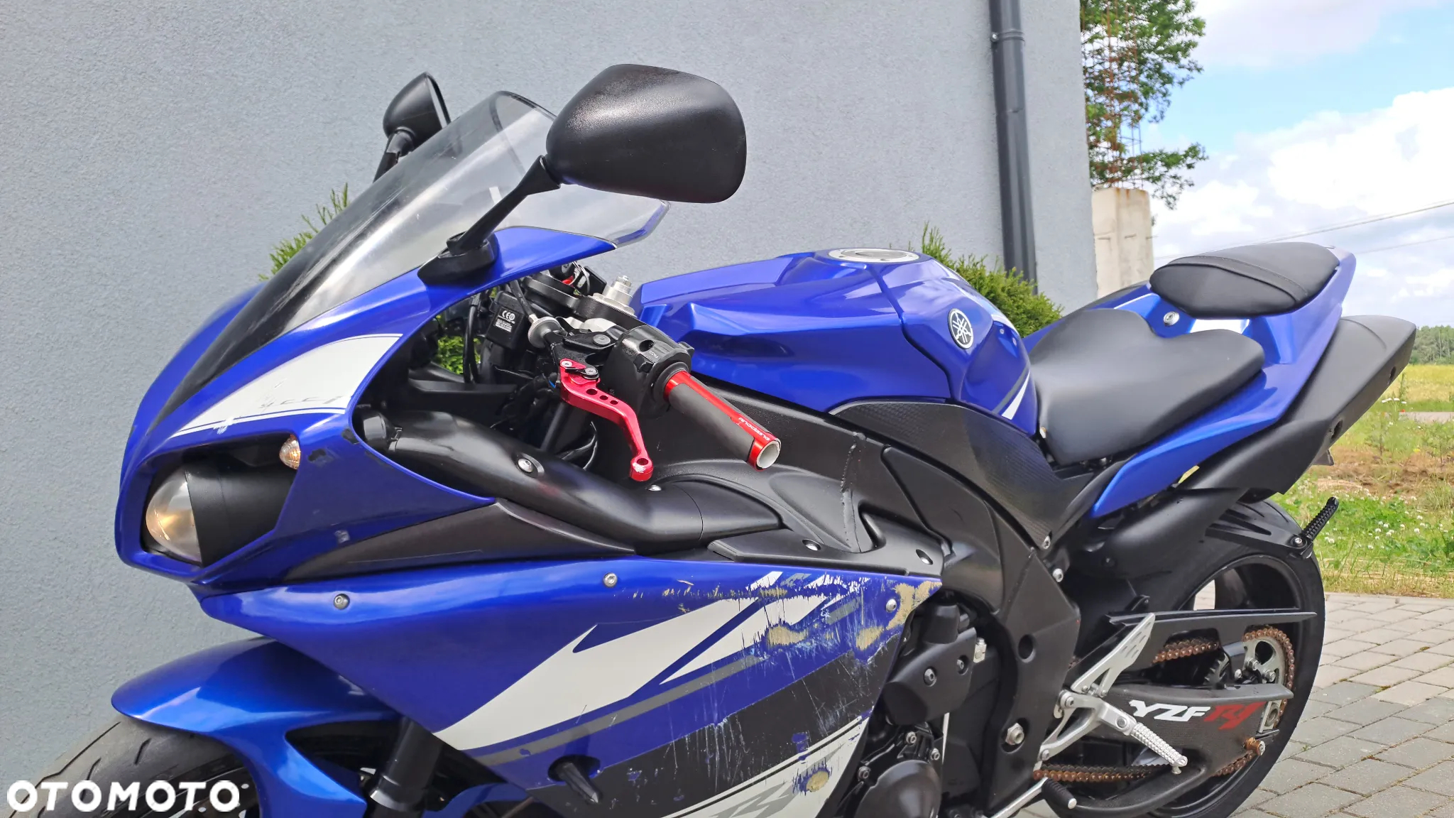Yamaha R1 - 32