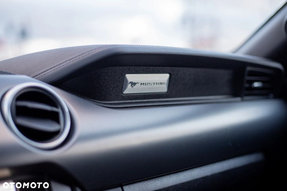 Ford Mustang - 4