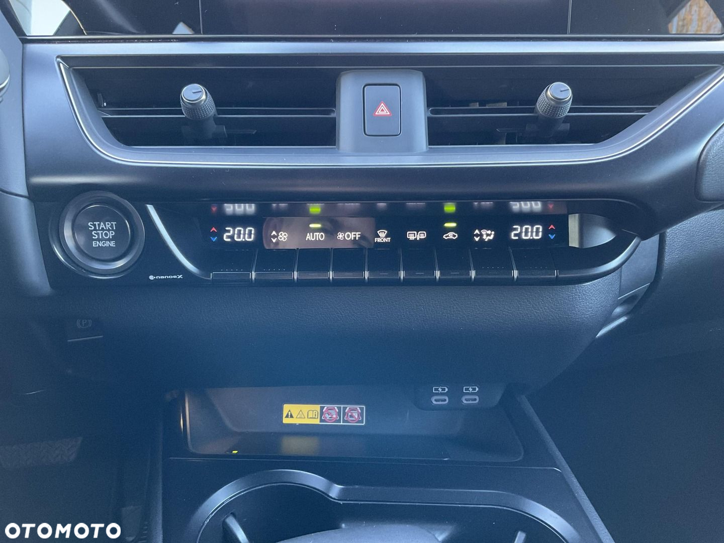 Lexus UX - 32